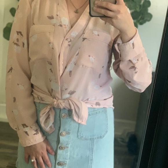 🌸 Candies M Button Down 🌸 - Picture 4 of 4